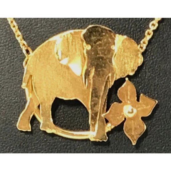 Unbranded Jewelry - Vintage Y2K Gold Tone Elephant with Dimensional Flower Pendant Necklace Hematite